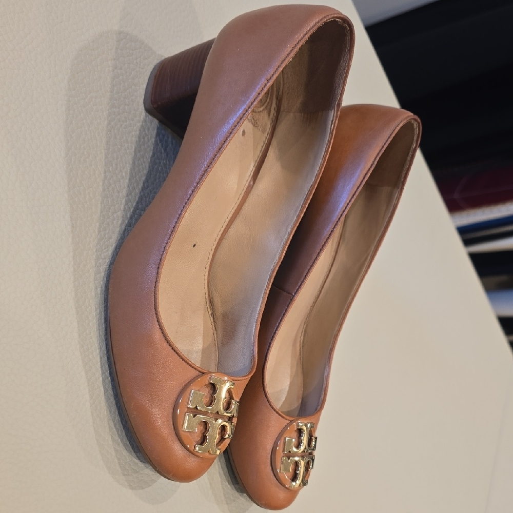 Tory Burch Tan Leather Heels with Gold Logo